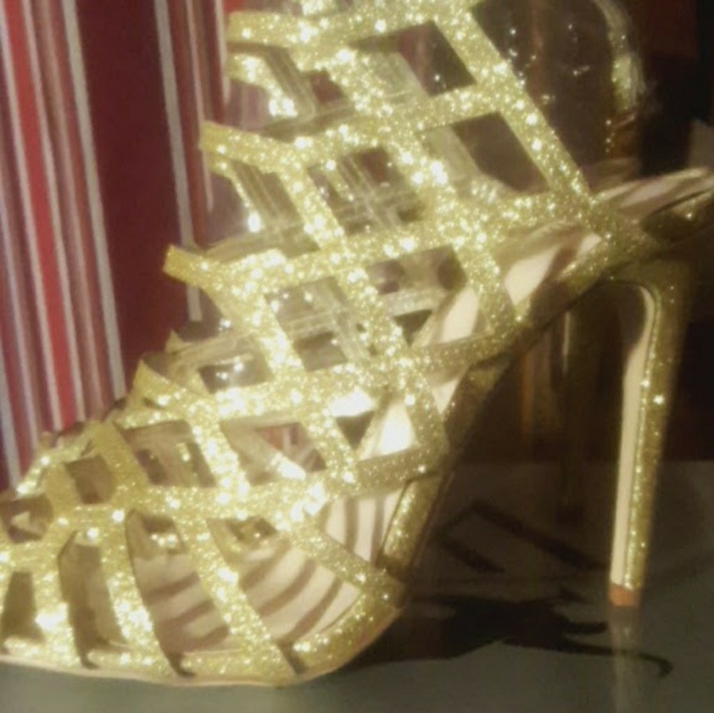 Shoes - Picture 4 of 6